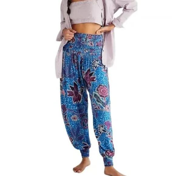 Free People FP One Marla Floral Pleated Harem Pants Baggy Boho Beachy Size M - Picture 1 of 12